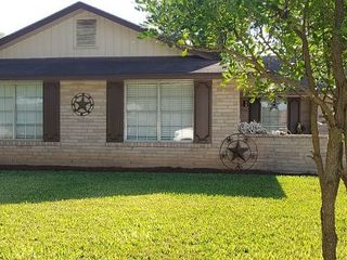 Foreclosed Home - 148 VALLEY OAK DR, 78154