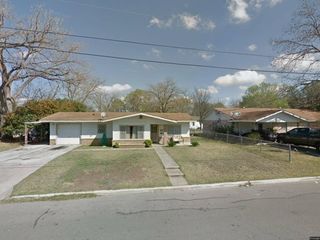 Foreclosed Home - 418 E CEDAR ST, 78155