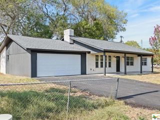 Foreclosed Home - 190 MEADOW LAKE DR, 78155