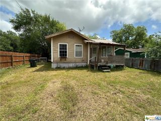 Foreclosed Home - 532 N ECKHARDT ST, 78164