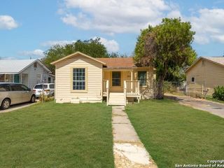 Foreclosed Home - 2011 KENTUCKY AVE, 78228