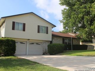 Foreclosed Home - 406 GREYCLIFF DR, 78233