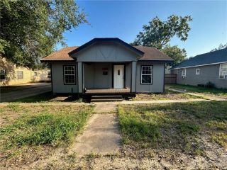 Foreclosed Home - 1020 E 5TH ST, 78332