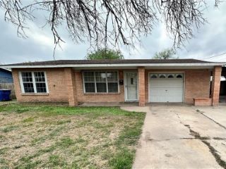 Foreclosed Home - 411 W NOBLE ST, 78355