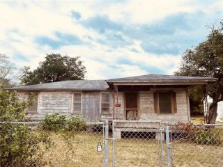 Foreclosed Home - 407 E BEASLEY ST, 78361