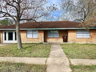 Foreclosed Home - 928 W F AVE, 78363