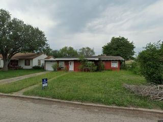 Foreclosed Home - 422 E SHELTON ST, 78363