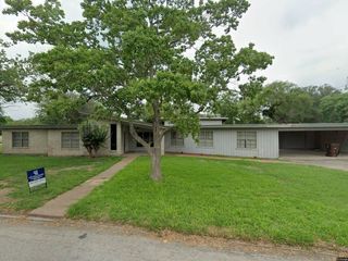 Foreclosed Home - 1419 S 11TH ST, 78363