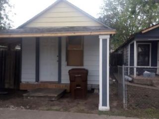 Foreclosed Home - 327 E SANTA GERTRUDIS ST, 78363