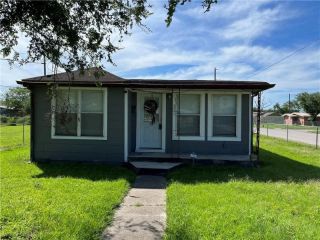 Foreclosed Home - 917 N ATASCOSA ST, 78368