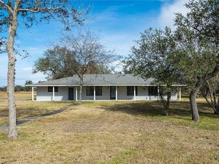 Foreclosed Home - 104 OLD BEEVILLE HWY, 78377
