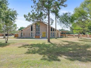 Foreclosed Home - 5403 RIVER TRAIL DR, 78380