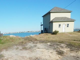 Foreclosed Home - 139 Lakeshore Dr, 78382