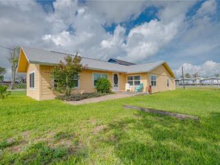 Foreclosed Home - 511 COPANO COVE RD, 78382