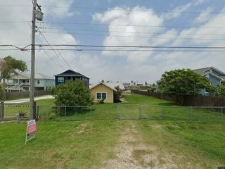 Foreclosed Home - 513 COPANO COVE RD, 78382