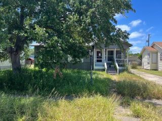 Foreclosed Home - 3917 LOWMAN ST, 78411