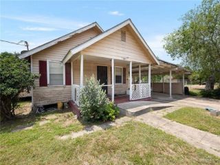 Foreclosed Home - 708 W CHAVEZ ST, 78541