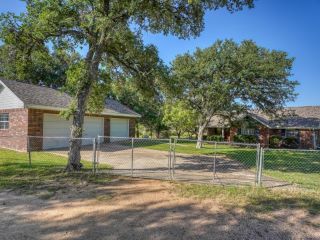 Foreclosed Home - 220 W LAKECREST DR, 78607