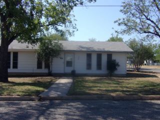 Foreclosed Home - 900 E WALLACE ST, 78643