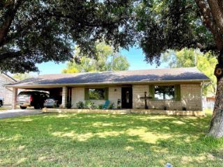 Foreclosed Home - 1004 HIGHLAND DR, 78654