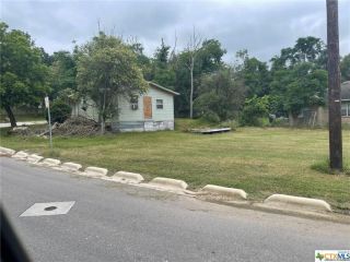 Foreclosed Home - 1523 OWENS ST, 78666
