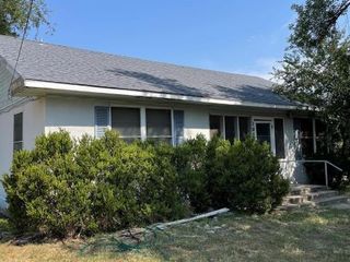 Foreclosed Home - 105 S 12TH ST, 78834