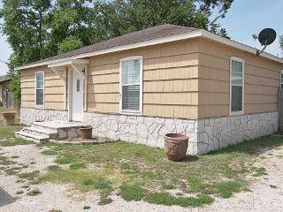 Foreclosed Home - 704 S EAGLE ST, 78962