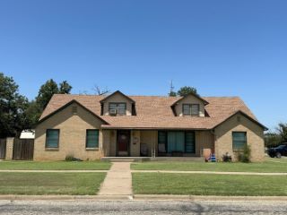 Foreclosed Home - 1500 W 9TH ST, 79072