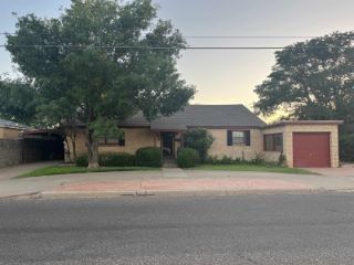 Foreclosed Home - 906 N AVENUE G, 79331