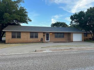 Foreclosed Home - 1001 N 11TH ST, 79331