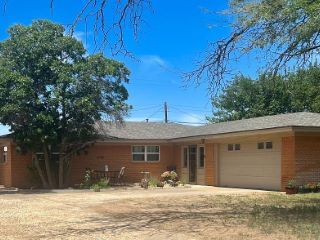 Foreclosed Home - 1908 AVENUE H, 79336