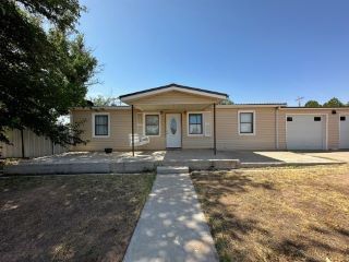 Foreclosed Home - 201 NW AVENUE J, 79360