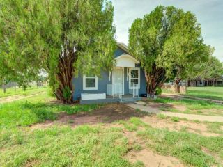 Foreclosed Home - 2017 S 1ST ST, 79373