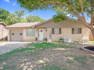 Foreclosed Home - 828 9TH ST, 79382