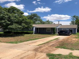 Foreclosed Home - 2309 35TH ST, 79412