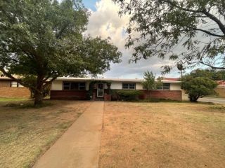Foreclosed Home - 3802 35TH ST, 79413