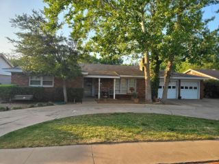 Foreclosed Home - 3805 64TH DR, 79413