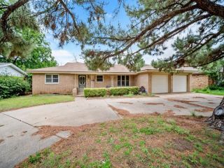 Foreclosed Home - 3715 70TH ST, 79413