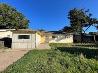 Foreclosed Home - 3004 45TH ST, 79413