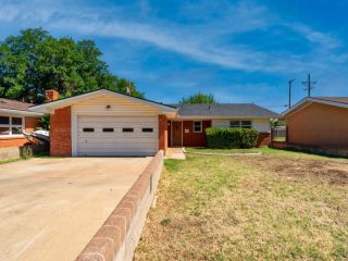 Foreclosed Home - 4404 48TH ST, 79414