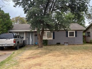 Foreclosed Home - 5022 39TH ST, 79414
