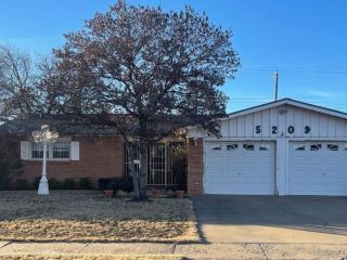 Foreclosed Home - 5209 9TH ST, 79416
