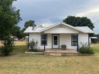 Foreclosed Home - 1264 W 3RD ST, 79504
