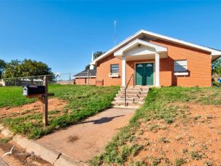 Foreclosed Home - 805 E NEW MEXICO AVE, 79556