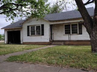 Foreclosed Home - 606 E BROADWAY ST, 79567