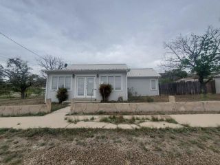 Foreclosed Home - 405 School St, 79848