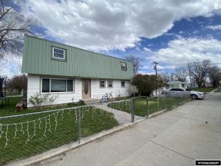 Foreclosed Home - 621 N 10TH ST E, 82501