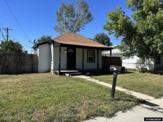 Foreclosed Home - 310 S 3RD ST E, 82501