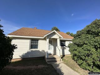 Foreclosed Home - 890 GARFIELD ST, 82520