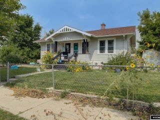 Foreclosed Home - 616 W 10TH ST, 82601